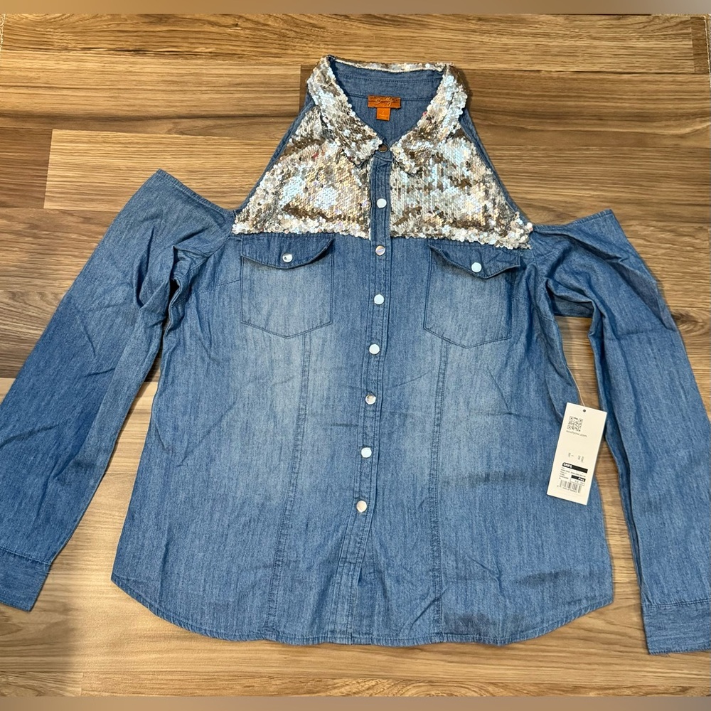 Scully Silver Sequin Cold Shoulder Light Denim Snap Close Long Sleeve Top L NWT